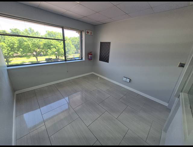 135M² OFFICE TO LET IN SUNNINGHILL